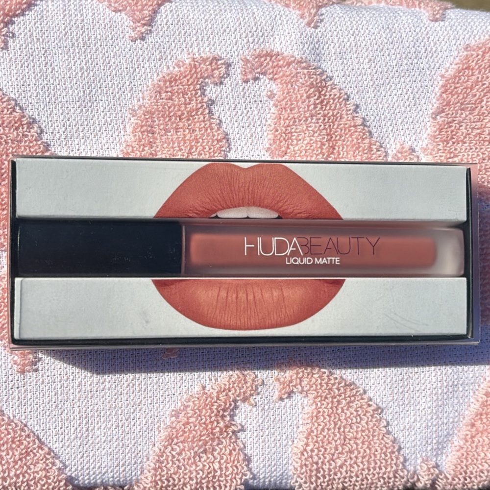 Huda Beauty Liquid Matte Ultra Comfort Transfer Proof Lipstick